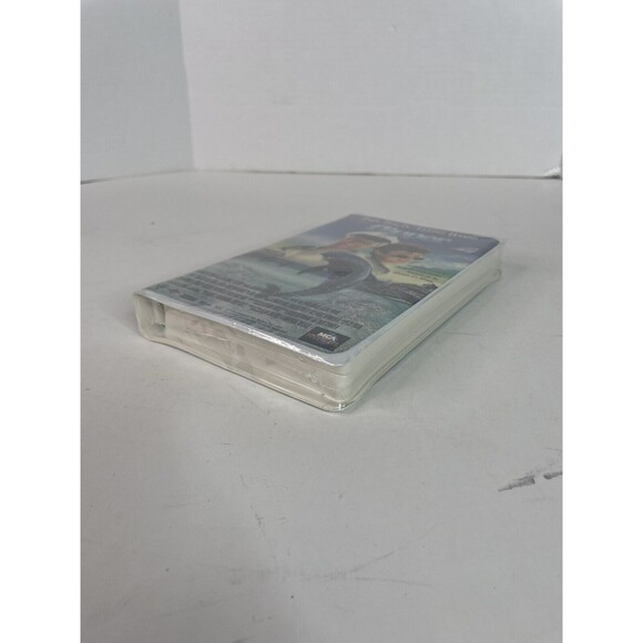 New Flipper Movie  VHS Clamshell, Vintage, Sealed, Dolphin, MCA Universal - Picture 4 of 4